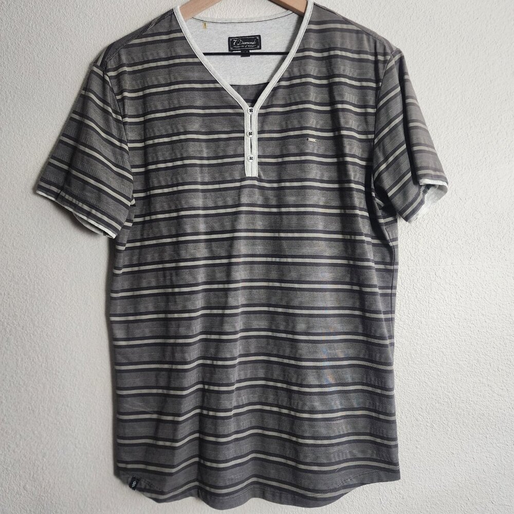 7 Diamonds Shirt Mens Medium Gray Striped Henley Short Sleeve Young Guns SMT-405